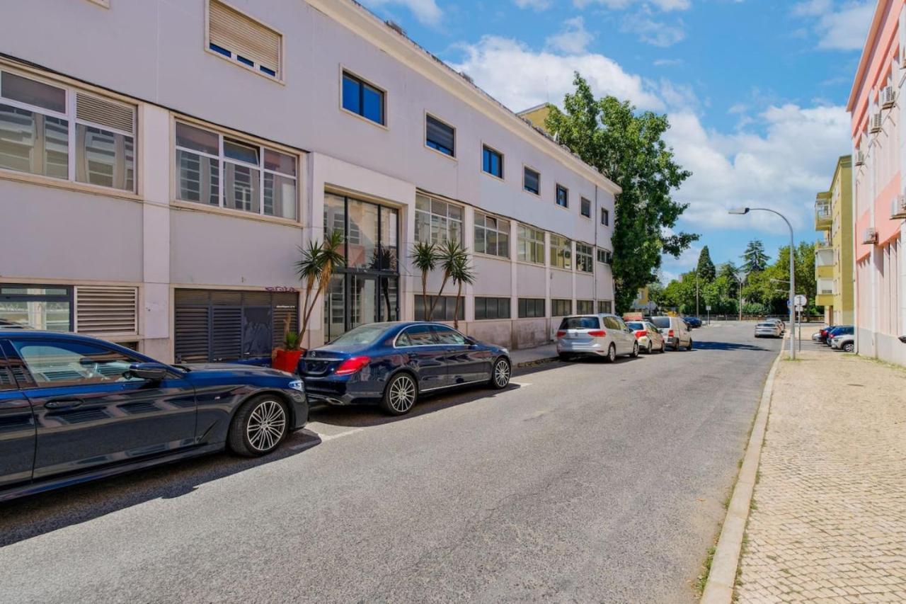 Lovely Fully Equipped Near Subway N8 *